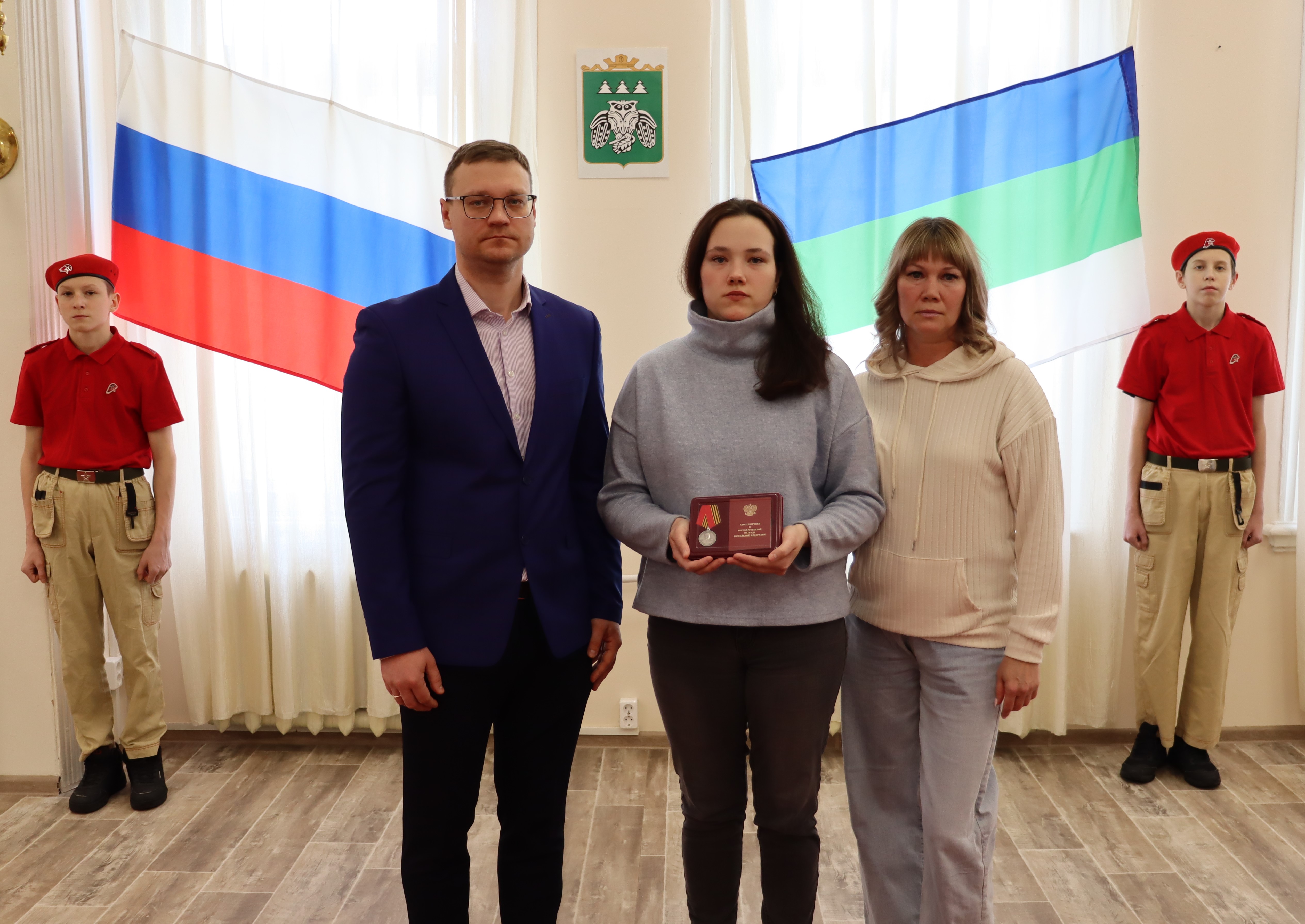 Сегодня в селе Выльгорт состоялась торжественная церемония передачи государственной награды семье нашего земляка, погибшего при исполнении воинского долга в зоне специальной военной операции.
