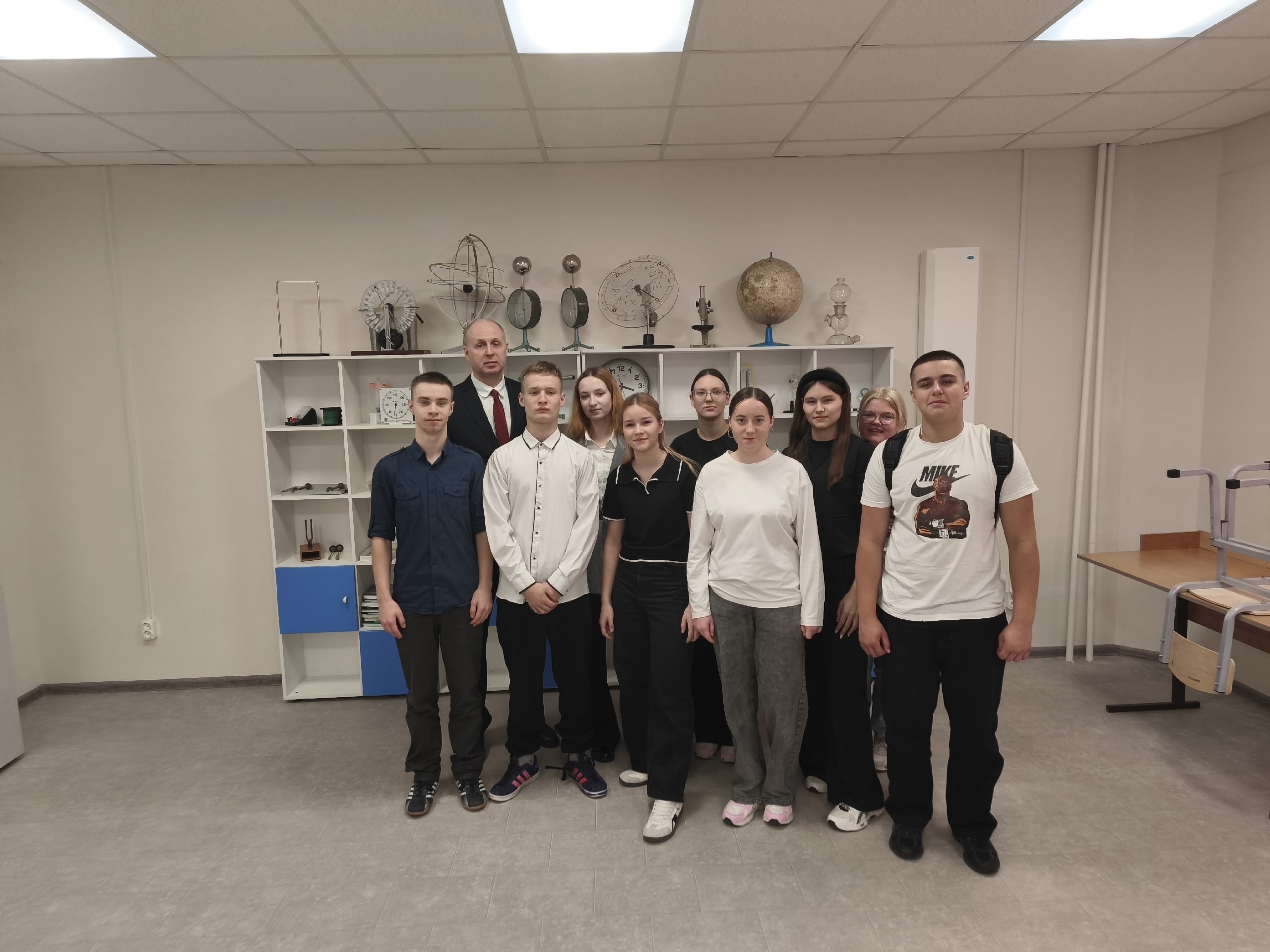 Временно исполняющий обязанности руководителя Сыктывдинского района Андрей Коншин провёл урок «Разговоры о важном» в Палевицкой школе.