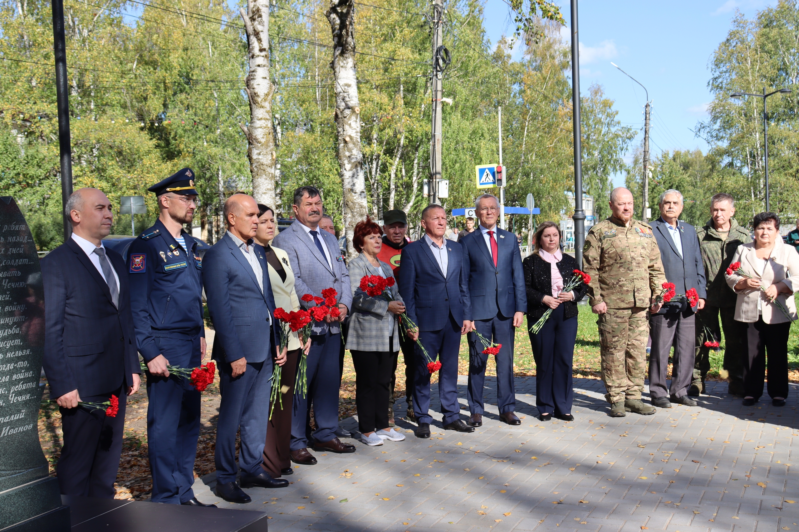 Сегодня в Выльгорте открыли народный памятник героям СВО «Быть воином, жить вечно».