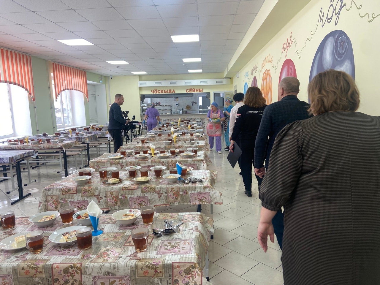 Продолжаются проверки школьных столовых в районах республики, которые инициировал глава Коми Ростислав Гольдштейн.